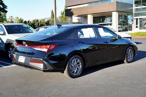 Certified 2024 Hyundai Elantra SEL image 8