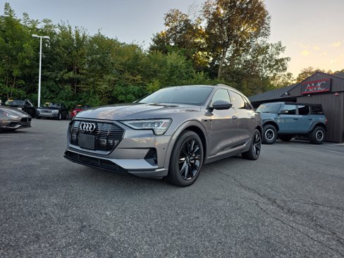Used 2021 Audi e-tron Premium w/ Convenience Plus Package image 3