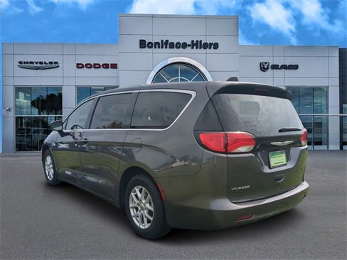 Used 2022 Chrysler Voyager LX image 6