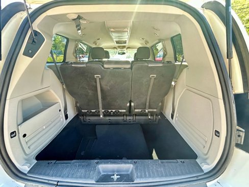 Used 2016 Chrysler Town & Country Touring image 15