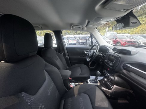 Used 2017 Jeep Renegade Latitude w/ Trailer Tow Group image 11