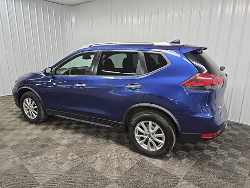 Used 2019 Nissan Rogue SV image 4