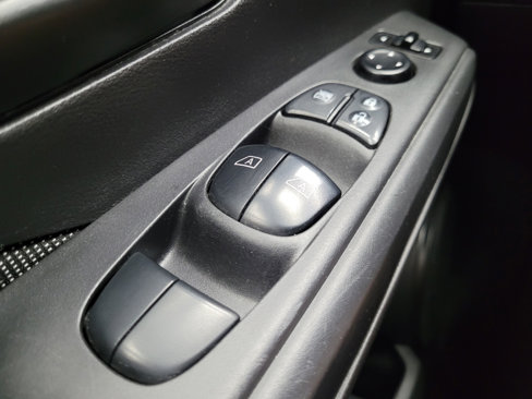 Used 2019 Nissan Kicks S image 27