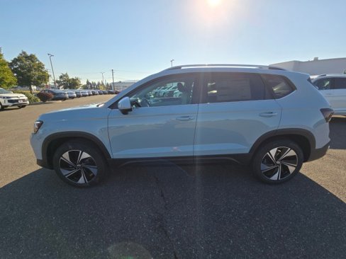 New 2025 Volkswagen Taos SE image 7