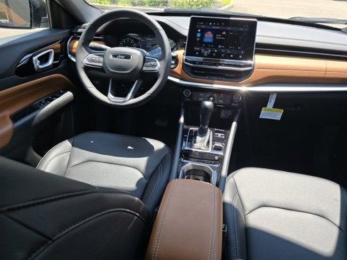 New 2025 Jeep Compass Limited image 29