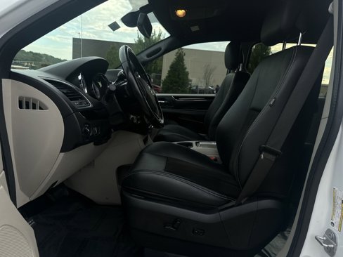 Used 2020 Dodge Grand Caravan SXT image 13