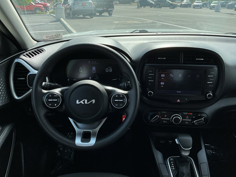 Used 2023 Kia Soul LX w/ LX Technology Package image 13