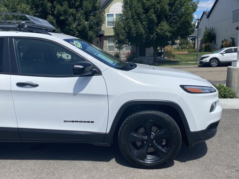 Used 2017 Jeep Cherokee Altitude image 12
