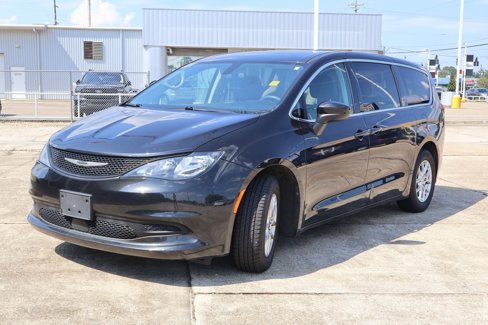 Used 2022 Chrysler Voyager LX image 24