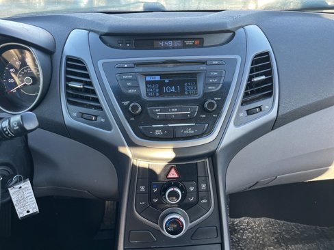 Used 2016 Hyundai Elantra SE image 18