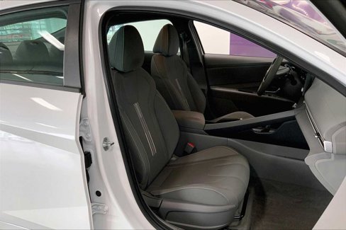 Used 2022 Hyundai Elantra SEL image 12