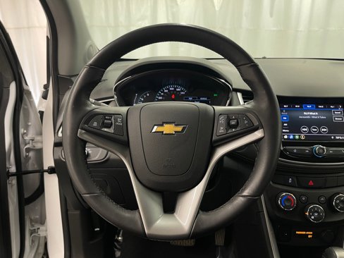Used 2022 Chevrolet Trax LT w/ Redline Edition image 12