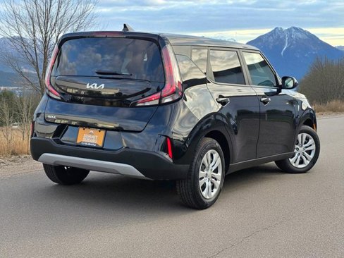 Used 2023 Kia Soul LX image 6
