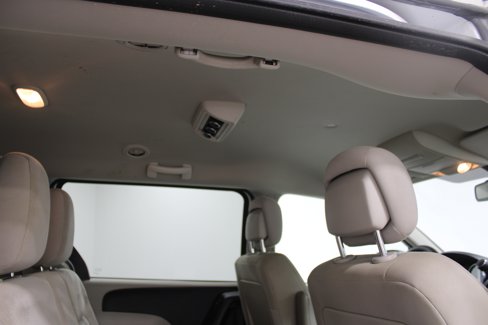 Used 2019 Dodge Grand Caravan SE w/ UConnect Hands-Free Group image 22