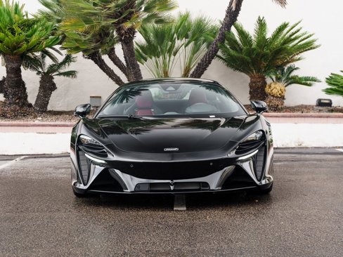 Used 2024 McLaren Artura image 2