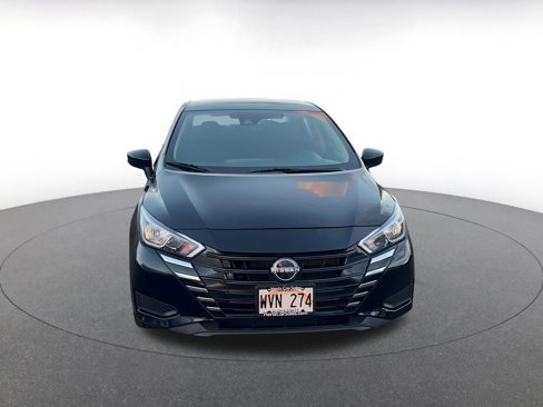 Used 2023 Nissan Versa SV image 3