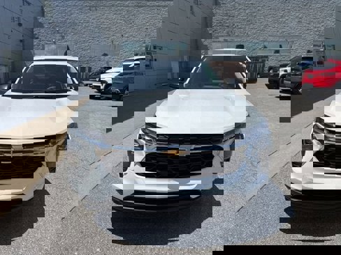 Certified 2025 Chevrolet Trax LS image 2