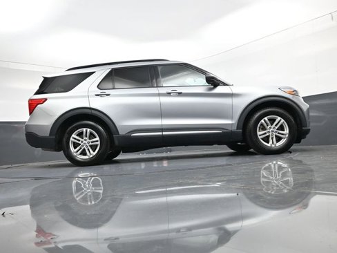 Used 2023 Ford Explorer XLT w/ Equipment Group 202A image 32