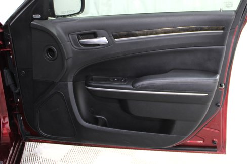 Used 2019 Chrysler 300 Limited image 25