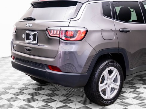 Used 2023 Jeep Compass Sport image 30