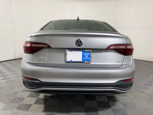 Used 2024 Volkswagen Jetta SE image 8