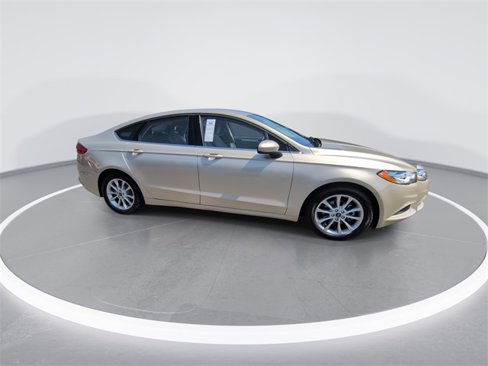 Used 2017 Ford Fusion SE w/ Fusion SE Technology Package image 9