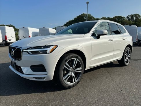 Used 2021 Volvo XC60 T5 Momentum w/ Advanced Package image 3