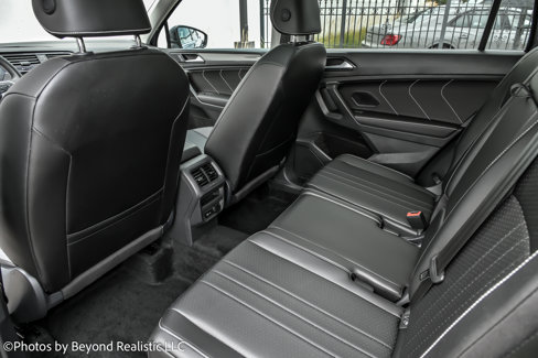 Used 2024 Volkswagen Tiguan SE w/ Panoramic Sunroof Package image 30