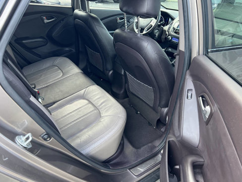 Used 2010 Hyundai Tucson Limited image 16