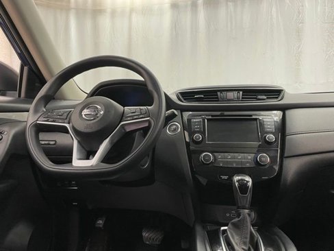 Used 2018 Nissan Rogue SV image 14