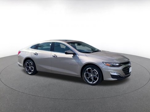 Used 2024 Chevrolet Malibu LT image 2
