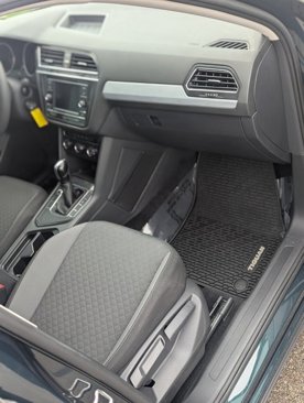 Used 2018 Volkswagen Tiguan S image 4