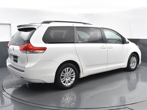 Used 2014 Toyota Sienna image 3