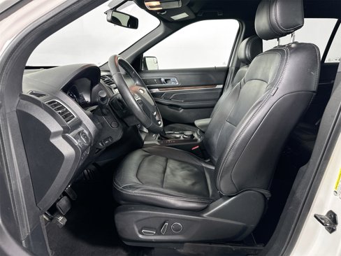 Used 2017 Ford Explorer Limited image 18