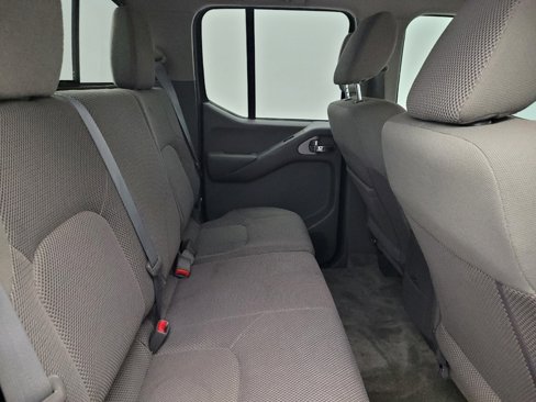 Used 2016 Nissan Frontier SV image 19