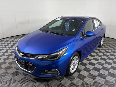 Used 2017 Chevrolet Cruze LT w/ Convenience Package image 3