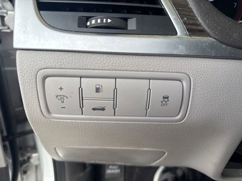 Used 2015 Hyundai Genesis 3.8 image 15