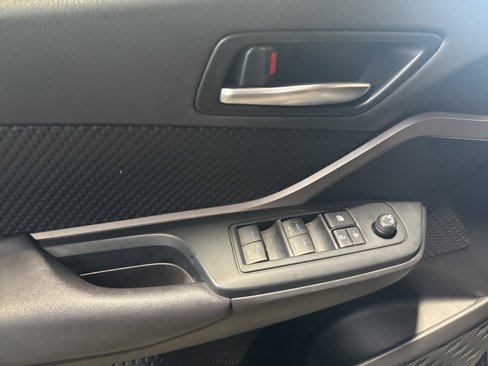 Used 2022 Toyota C-HR XLE image 30