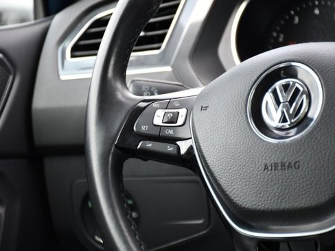 Used 2018 Volkswagen Tiguan SEL image 25