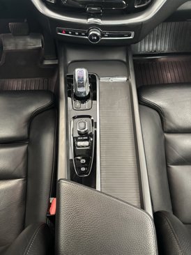 Used 2019 Volvo XC60 T8 Momentum w/ Premium Package image 17