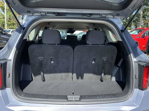 Used 2025 Kia Sorento LX image 8