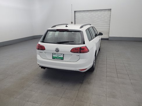 Used 2017 Volkswagen Golf S image 7