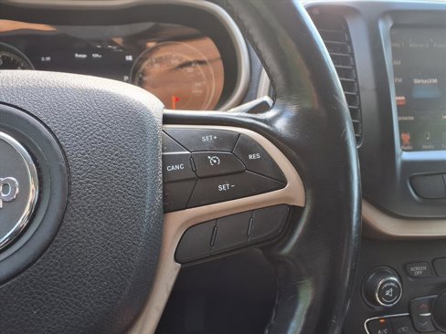 Used 2018 Jeep Cherokee Limited image 17