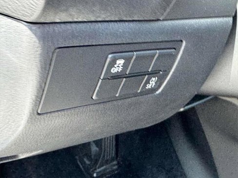 Used 2018 MAZDA MAZDA3 Touring image 16