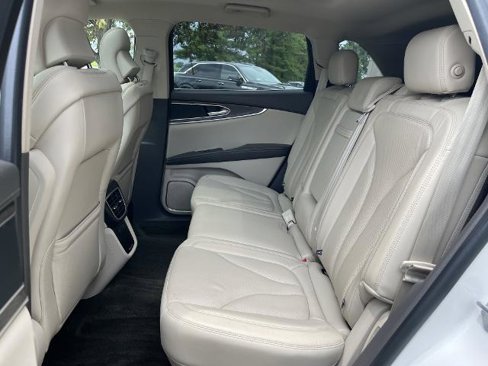 Used 2017 Lincoln MKX Reserve w/ Driver Assistance Package image 18