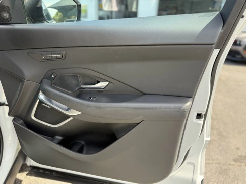 Used 2018 Jaguar E-PACE SE image 20