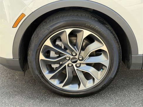 Used 2022 Lincoln Nautilus Reserve image 10