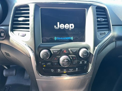 Used 2018 Jeep Grand Cherokee Altitude image 20