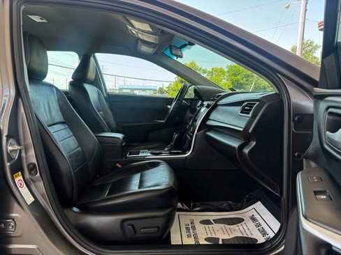 Used 2017 Toyota Camry XLE image 18