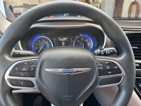 Used 2017 Chrysler Pacifica LX image 26